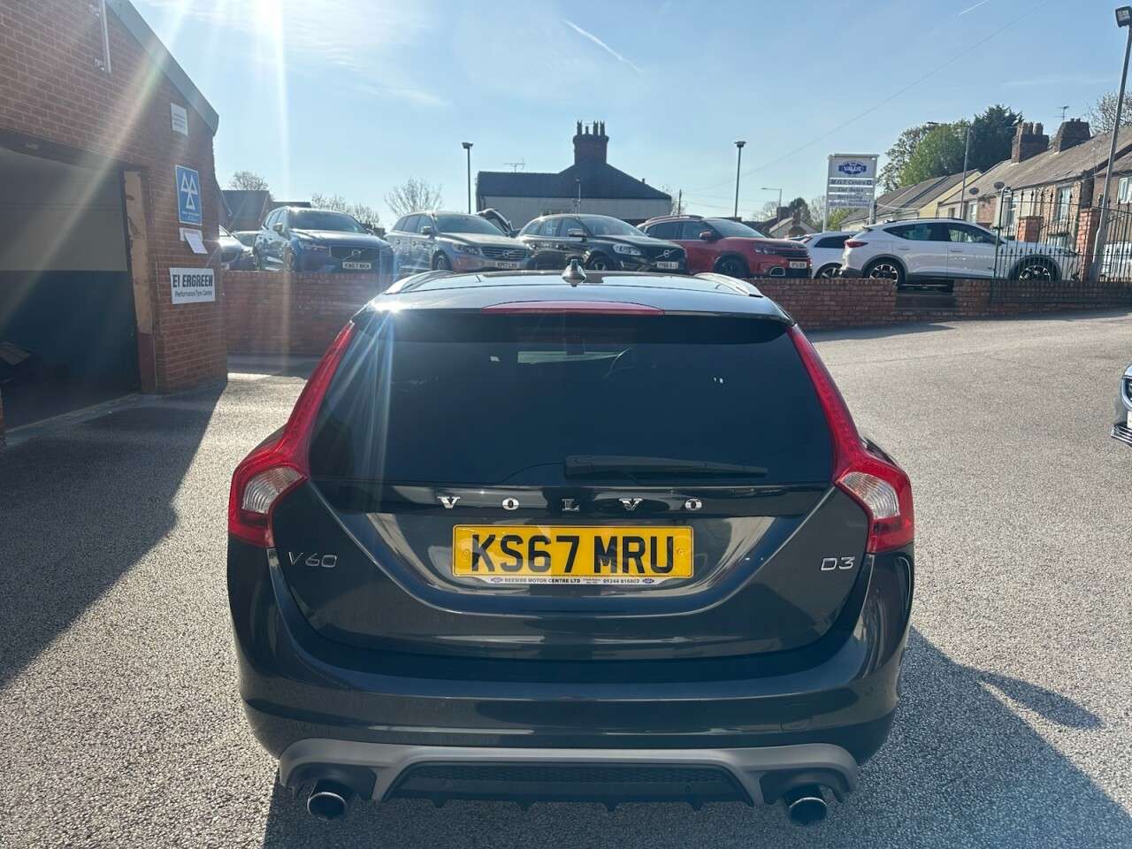 2017 VOLVO V60 2017 VOLVO V60