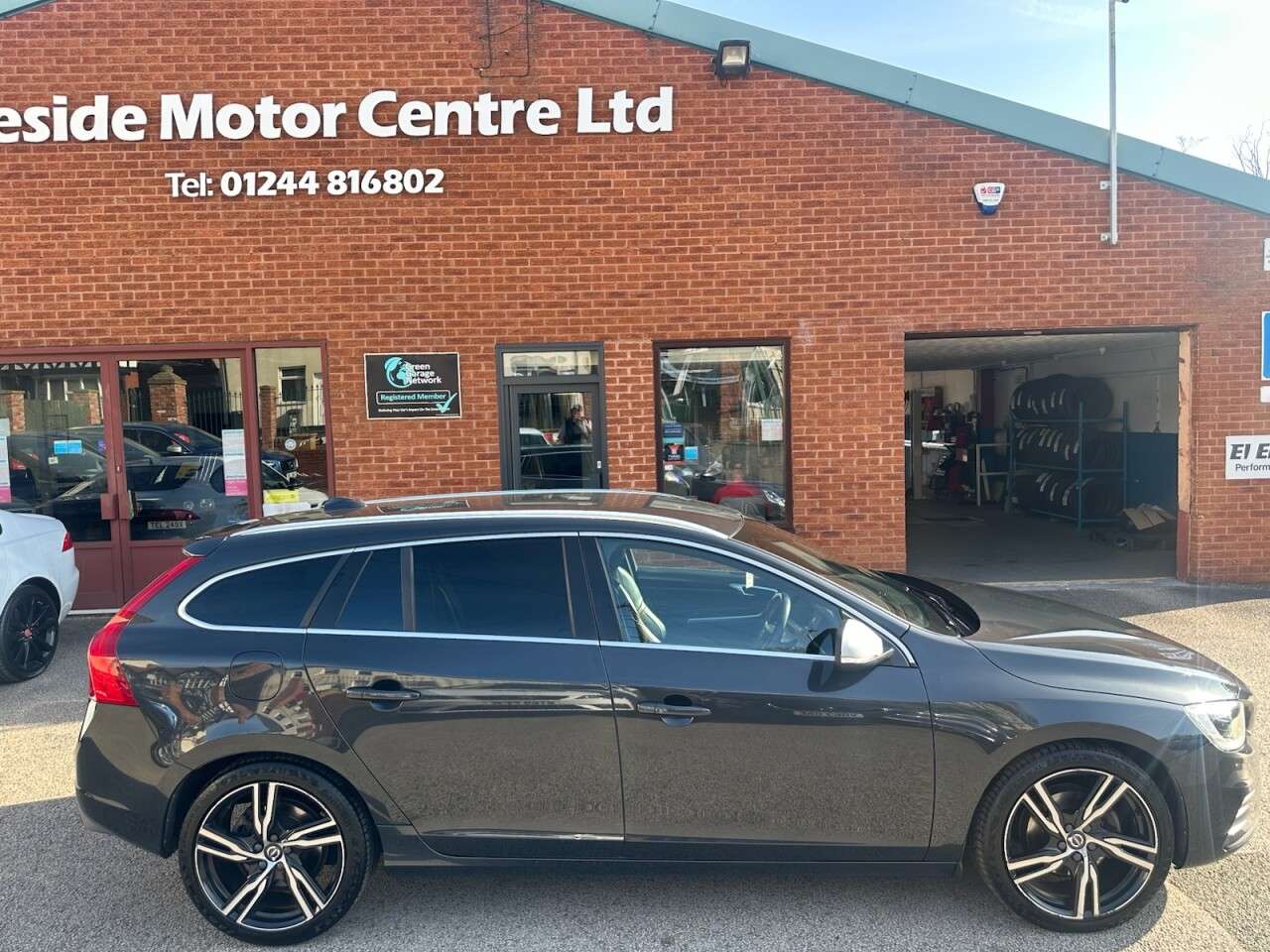 A 2017 VOLVO V60 2.0 D3 R-Design Lux Nav Estate 5dr Diesel Auto Euro 6 (s/s) (150 ps) Rear v A 2017 VOLVO V60 2.0 D3 R-Design Lux Nav Estate 5dr Diesel Auto Euro 6 (s/s) (150 ps) Rear v
