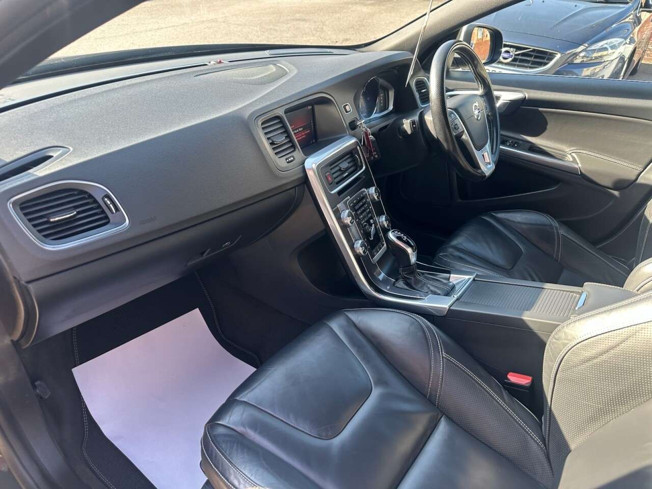 2017 VOLVO V60 2017 VOLVO V60