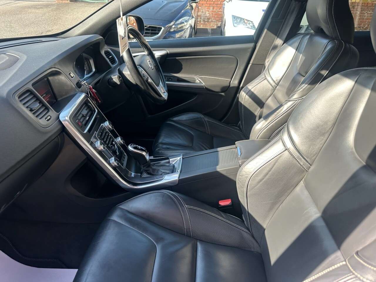 2017 VOLVO V60 2017 VOLVO V60