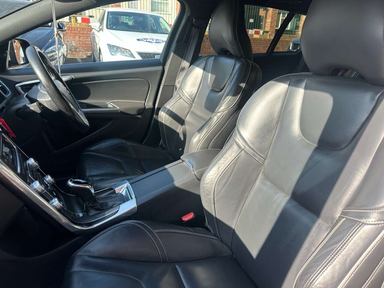 2017 VOLVO V60 2017 VOLVO V60