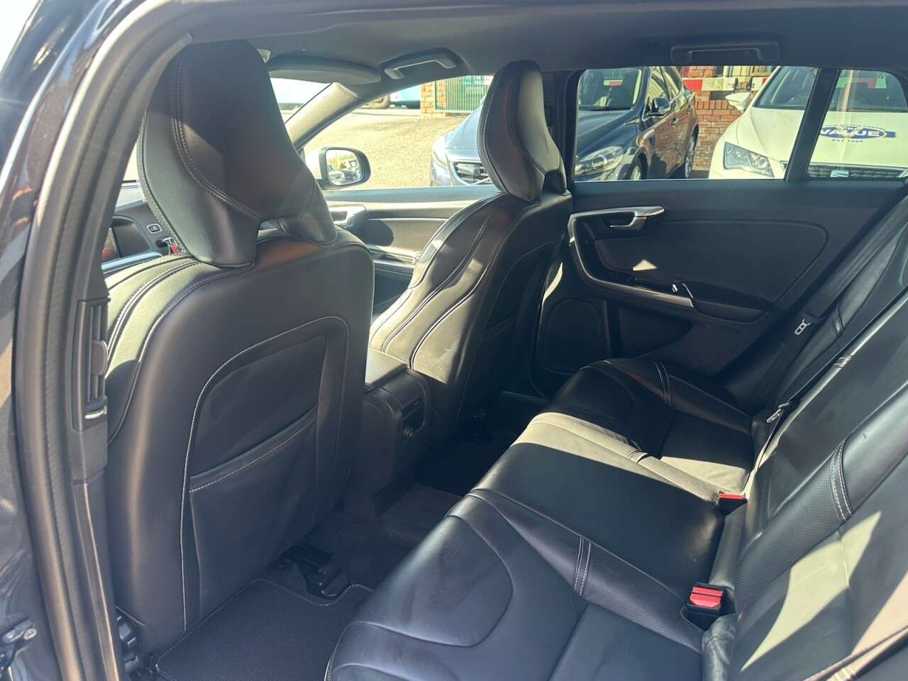 2017 VOLVO V60 2017 VOLVO V60