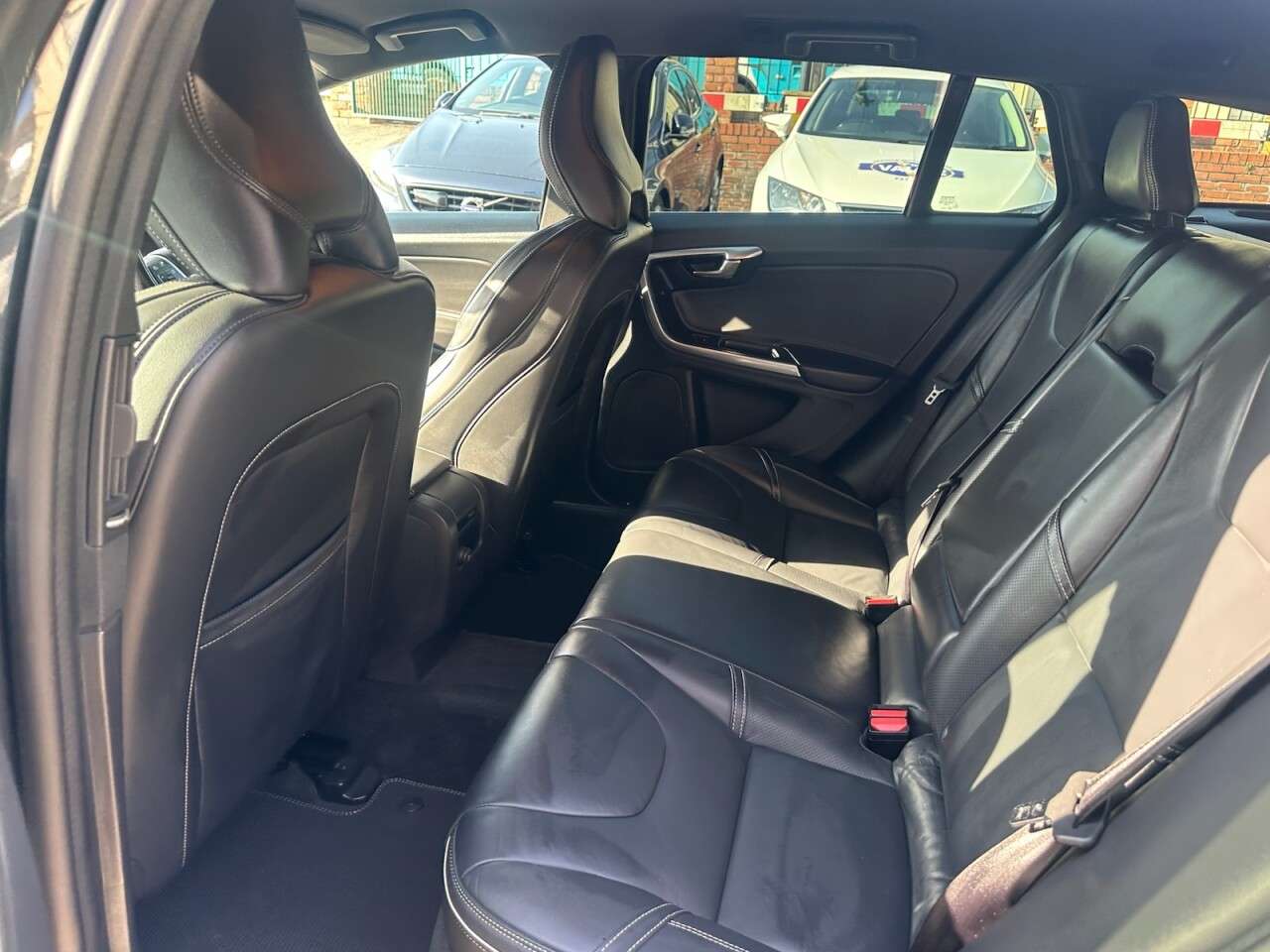 2017 VOLVO V60 2017 VOLVO V60