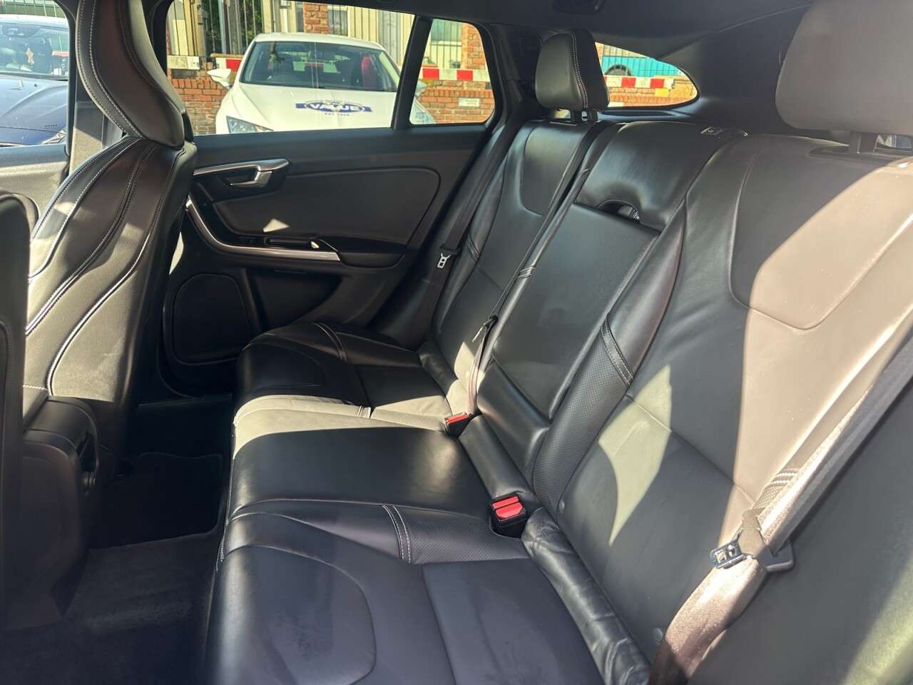2017 VOLVO V60 2017 VOLVO V60