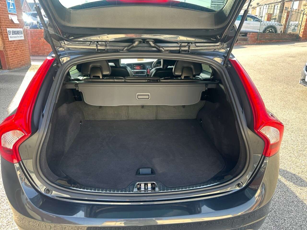 2017 VOLVO V60 2017 VOLVO V60