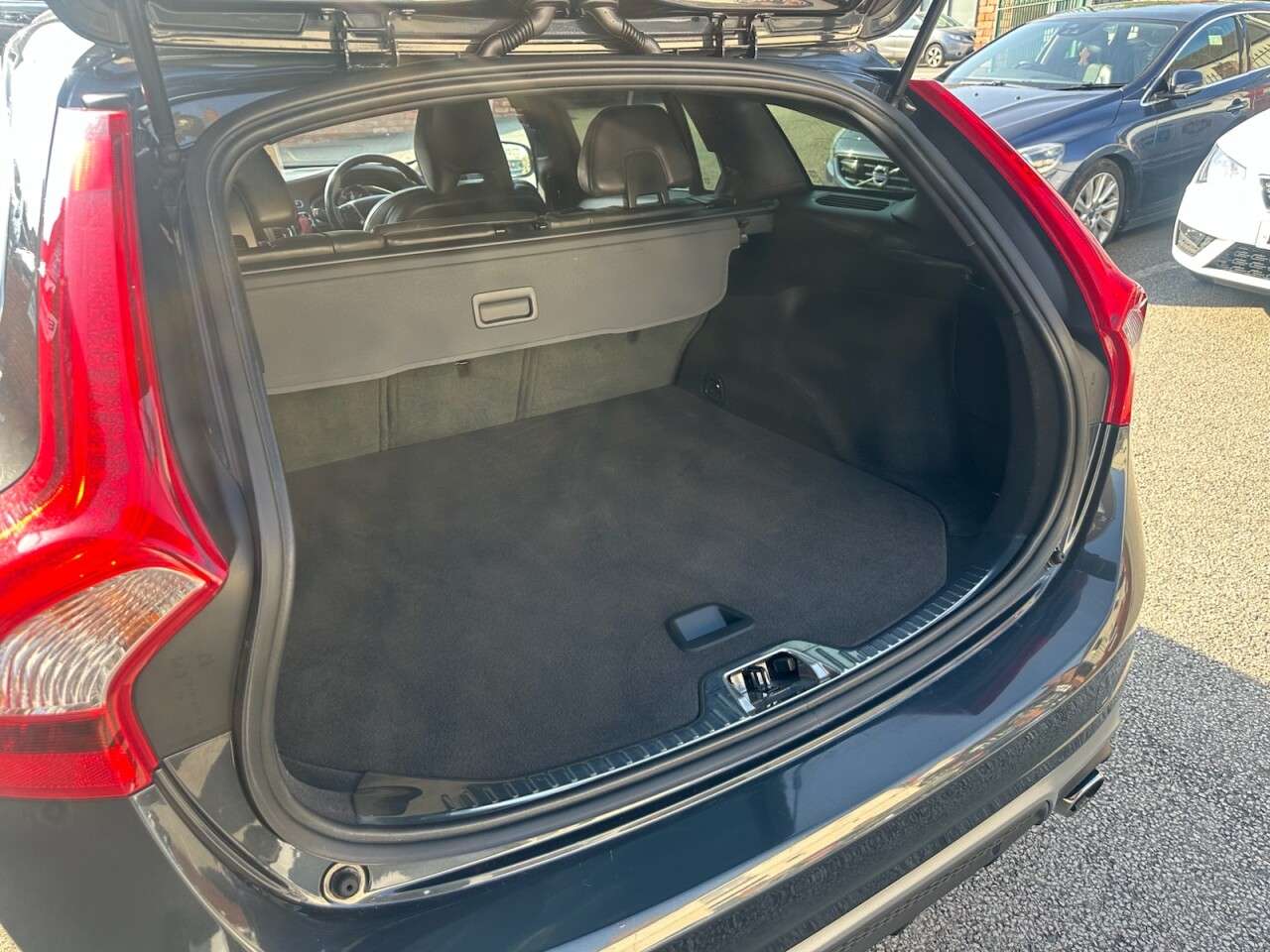 2017 VOLVO V60 2017 VOLVO V60