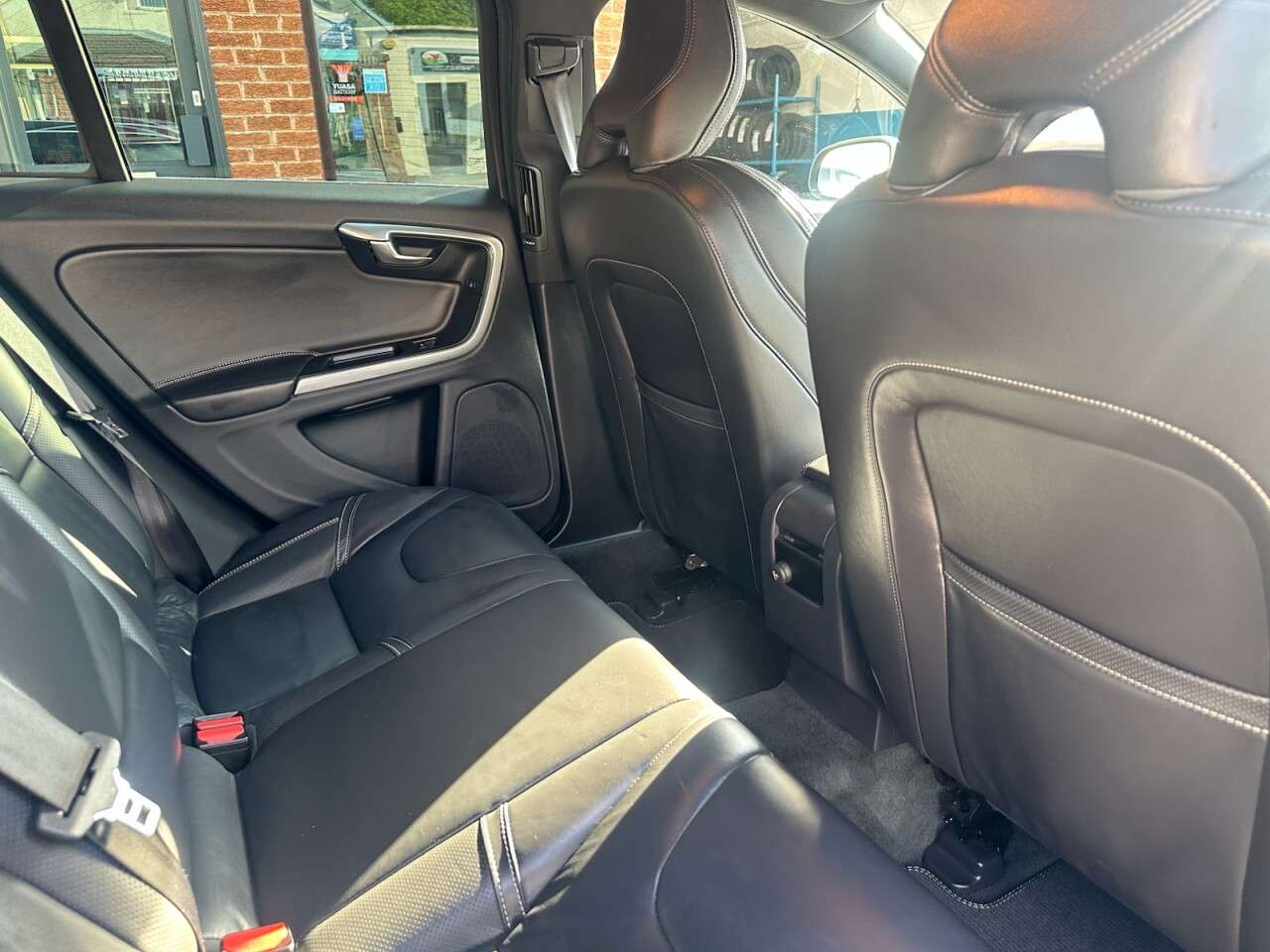 2017 VOLVO V60 2017 VOLVO V60