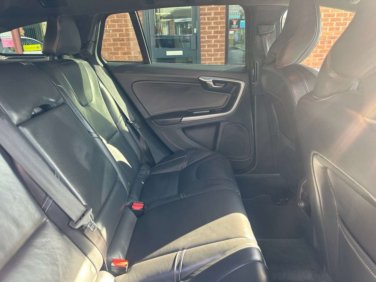 2017 VOLVO V60 2017 VOLVO V60