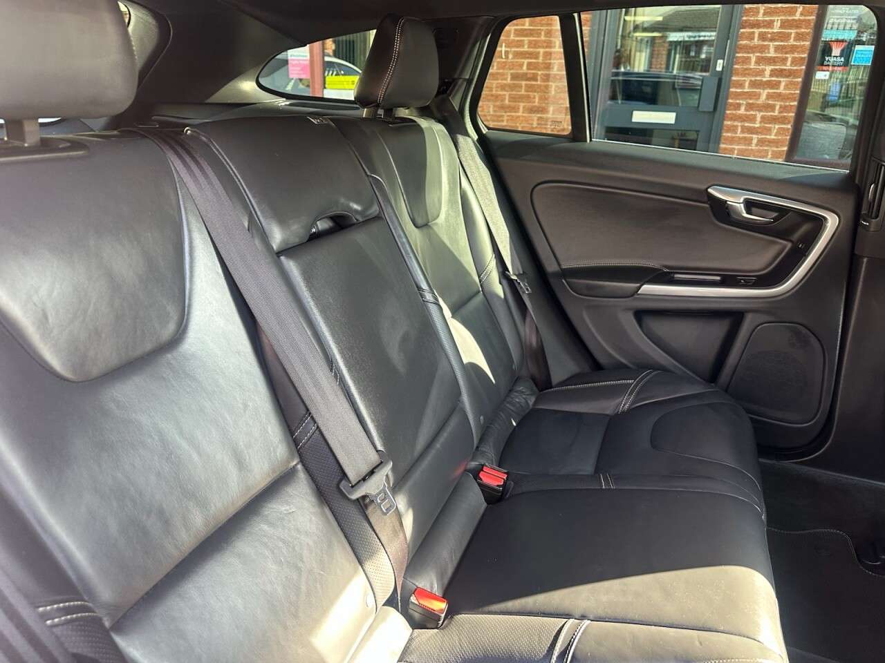 2017 VOLVO V60 2017 VOLVO V60