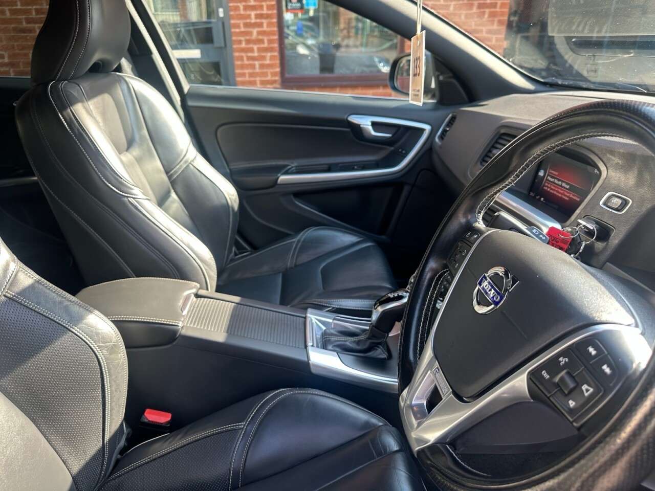 2017 VOLVO V60 2017 VOLVO V60