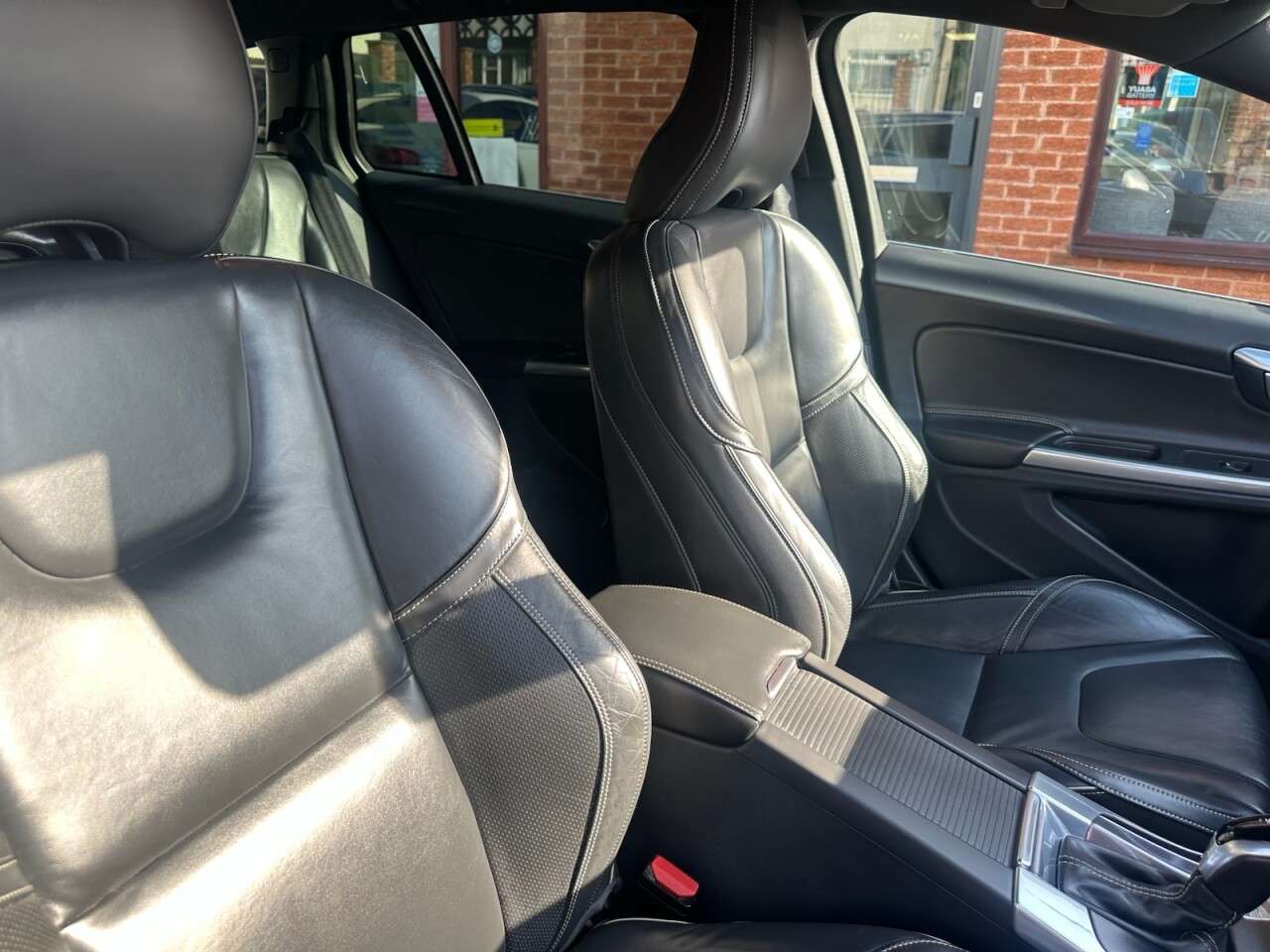 2017 VOLVO V60 2017 VOLVO V60