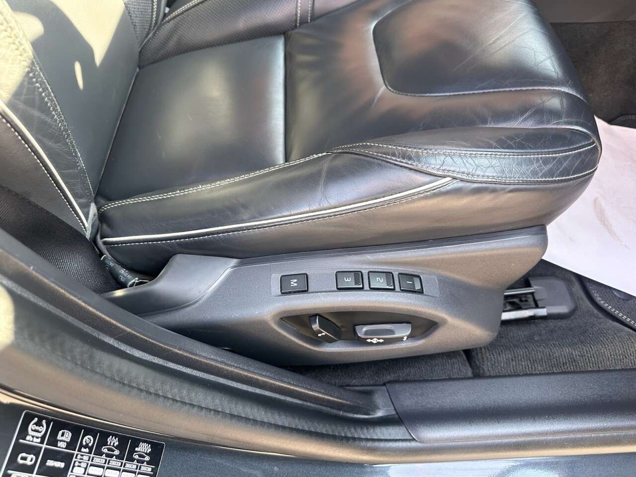 2017 VOLVO V60 2017 VOLVO V60