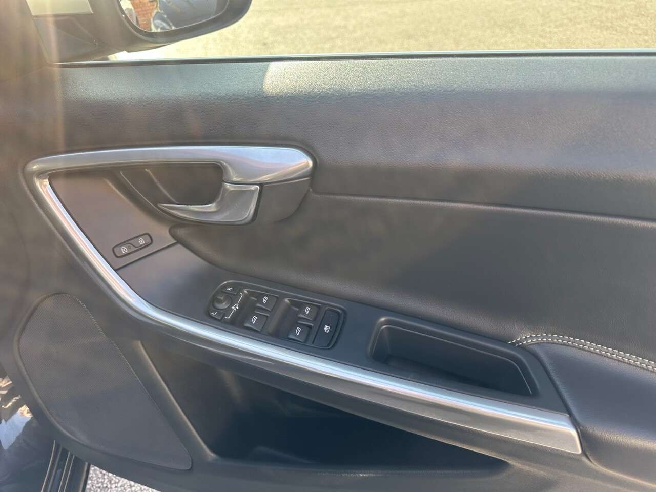 2017 VOLVO V60 2017 VOLVO V60