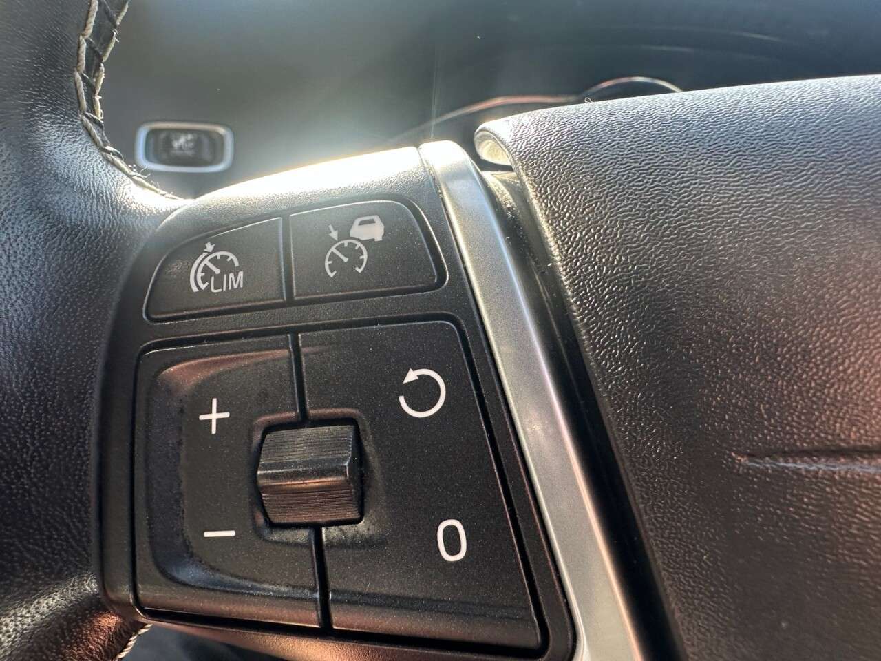 2017 VOLVO V60 2017 VOLVO V60