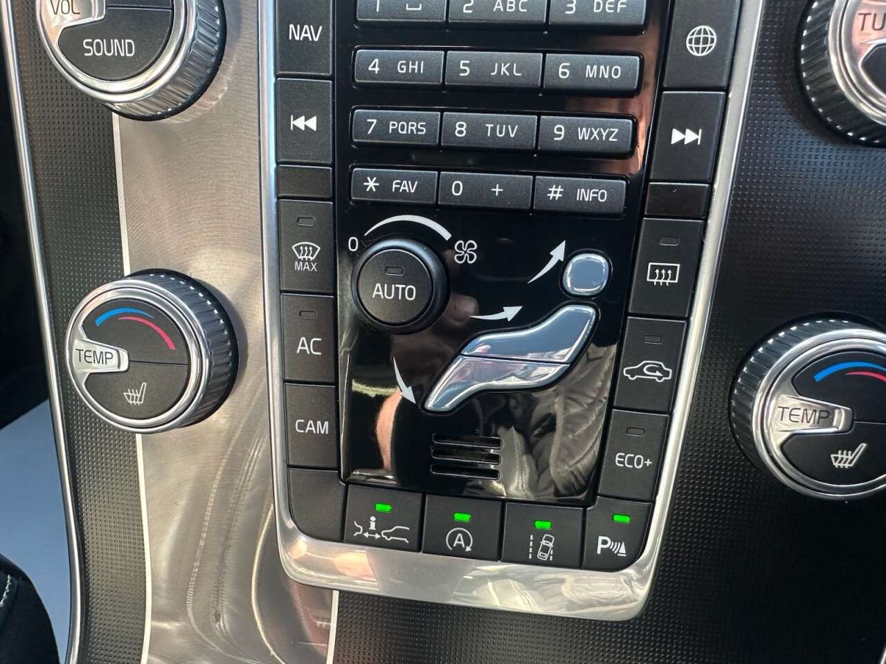 2017 VOLVO V60 2017 VOLVO V60