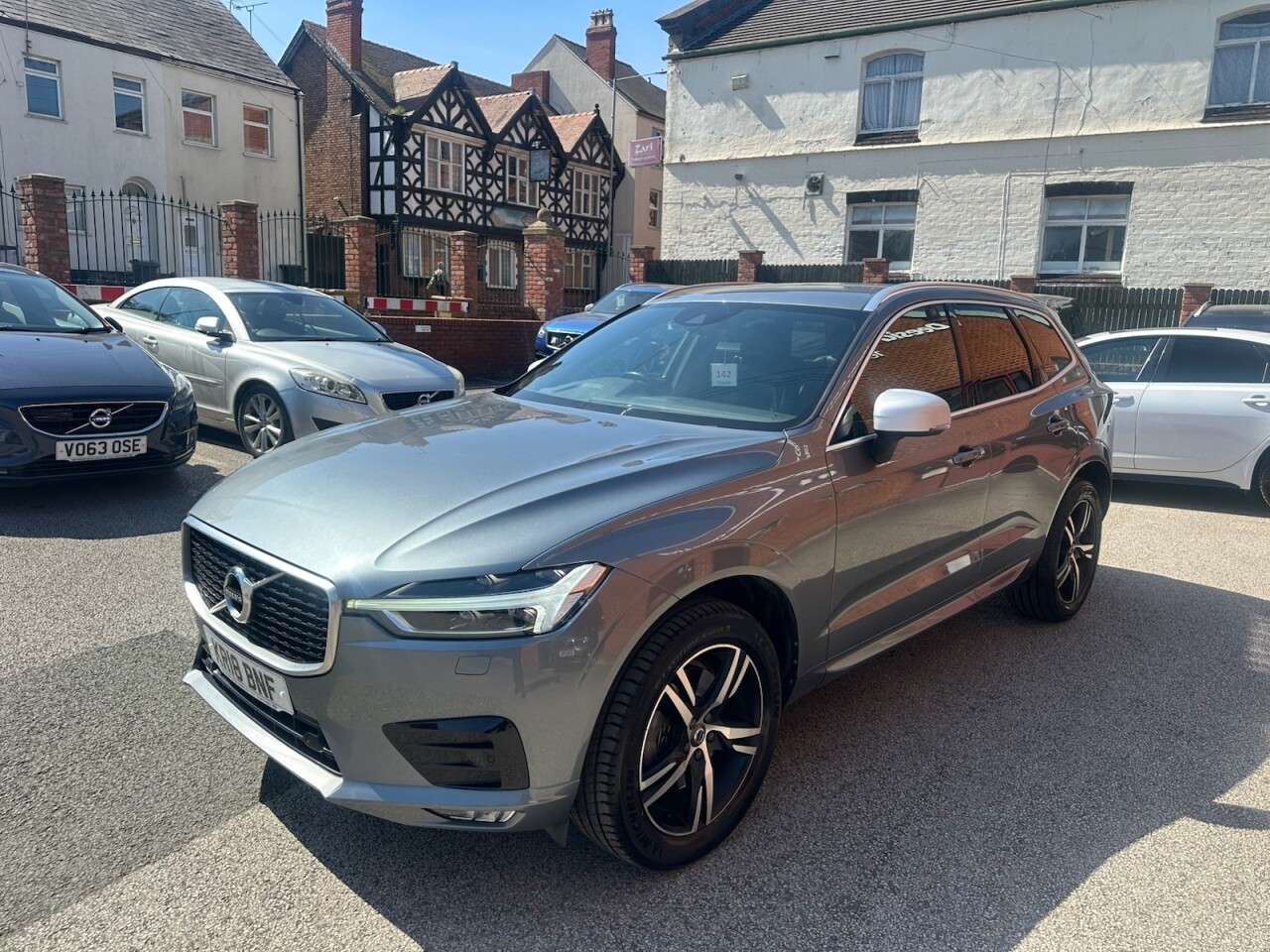 A 2018 VOLVO XC60 2.0 D5 PowerPulse R-Design SUV 5dr Diesel Auto AWD Euro 6 (s/s) (235 ps) Re A 2018 VOLVO XC60 2.0 D5 PowerPulse R-Design SUV 5dr Diesel Auto AWD Euro 6 (s/s) (235 ps) Re