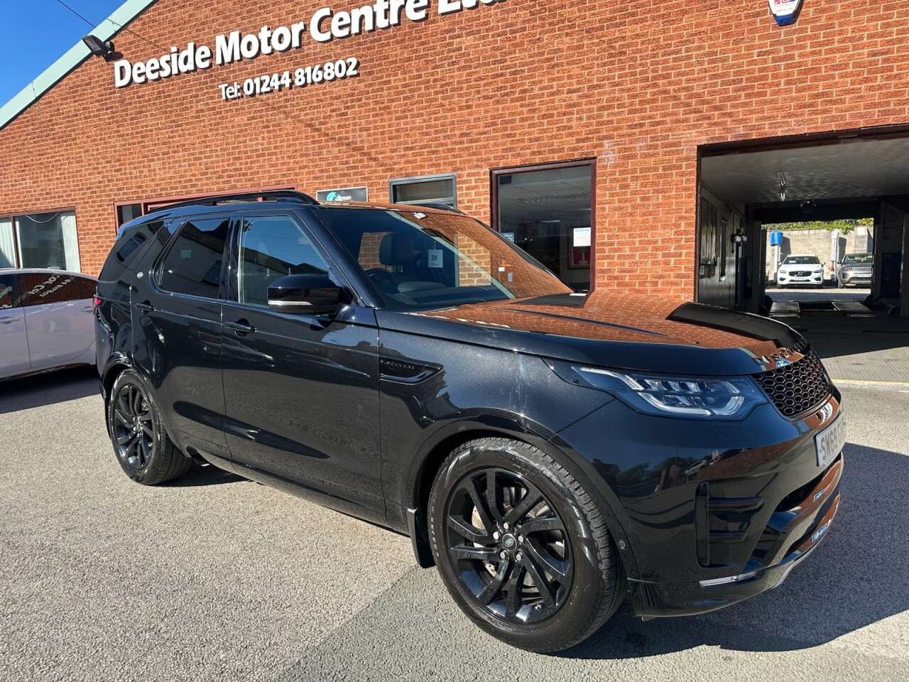 A 2019 LAND ROVER DISCOVERY 3.0 SD V6 Landmark Edition SUV 5dr Diesel Auto 4WD Euro 6 (s/s) (306 ps) Re A 2019 LAND ROVER DISCOVERY 3.0 SD V6 Landmark Edition SUV 5dr Diesel Auto 4WD Euro 6 (s/s) (306 ps) Re