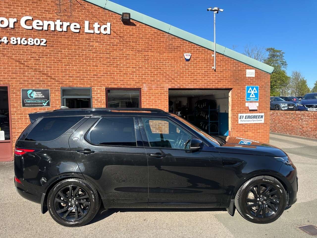 A 2019 LAND ROVER DISCOVERY 3.0 SD V6 Landmark Edition SUV 5dr Diesel Auto 4WD Euro 6 (s/s) (306 ps) Re A 2019 LAND ROVER DISCOVERY 3.0 SD V6 Landmark Edition SUV 5dr Diesel Auto 4WD Euro 6 (s/s) (306 ps) Re
