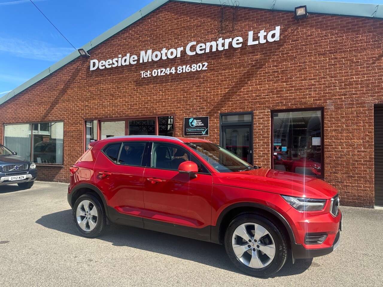 A 2019 VOLVO XC40 1.5 T3 Momentum SUV 5dr Petrol Manual Euro 6 (s/s) (163 ps) Rear parking se A 2019 VOLVO XC40 1.5 T3 Momentum SUV 5dr Petrol Manual Euro 6 (s/s) (163 ps) Rear parking se