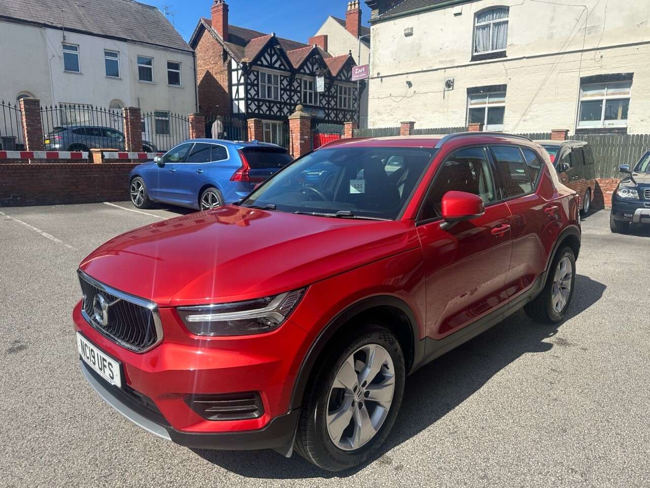 A 2019 VOLVO XC40 1.5 T3 Momentum SUV 5dr Petrol Manual Euro 6 (s/s) (163 ps) Rear parking se A 2019 VOLVO XC40 1.5 T3 Momentum SUV 5dr Petrol Manual Euro 6 (s/s) (163 ps) Rear parking se
