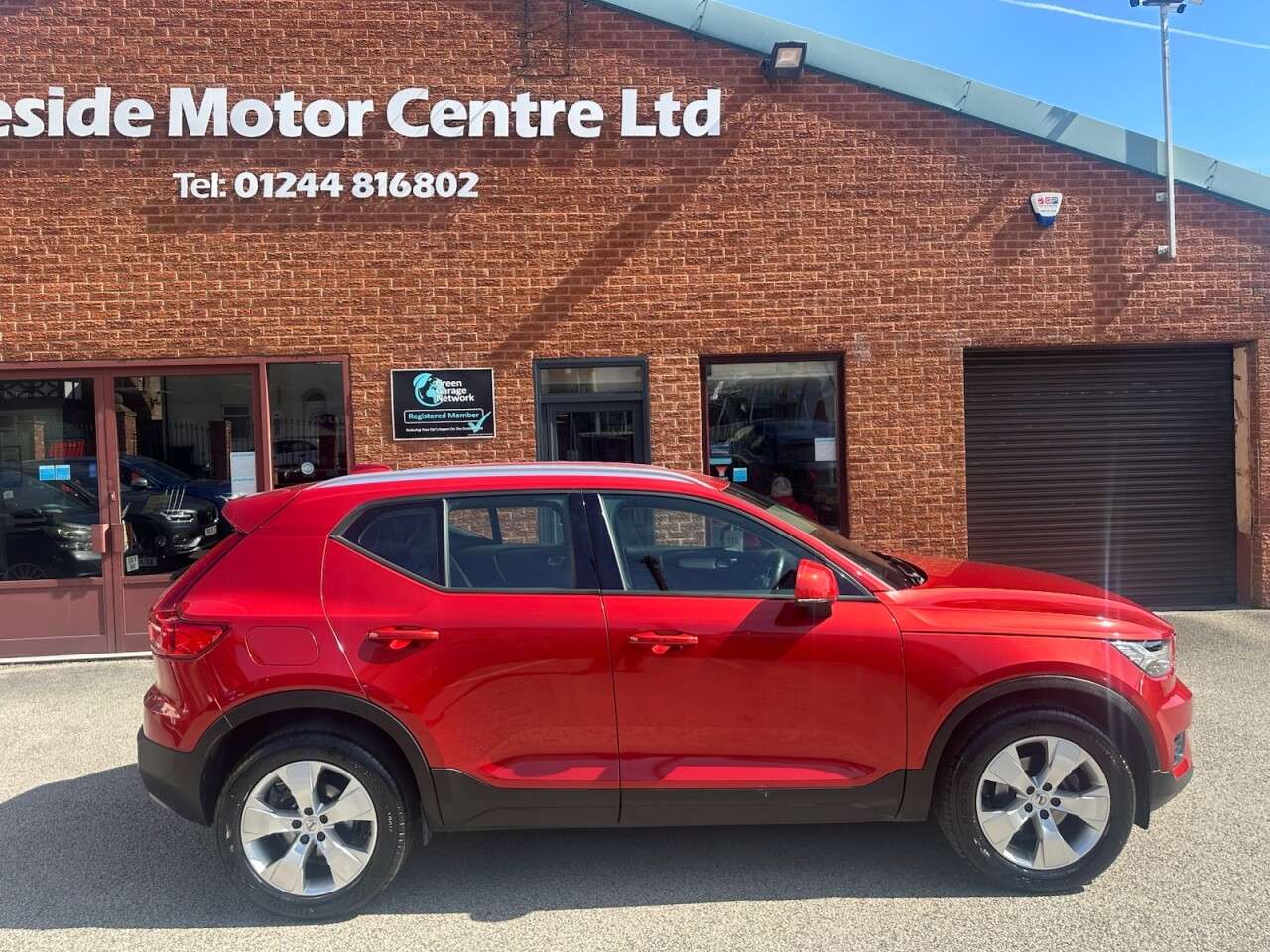 A 2019 VOLVO XC40 1.5 T3 Momentum SUV 5dr Petrol Manual Euro 6 (s/s) (163 ps) Rear parking se A 2019 VOLVO XC40 1.5 T3 Momentum SUV 5dr Petrol Manual Euro 6 (s/s) (163 ps) Rear parking se