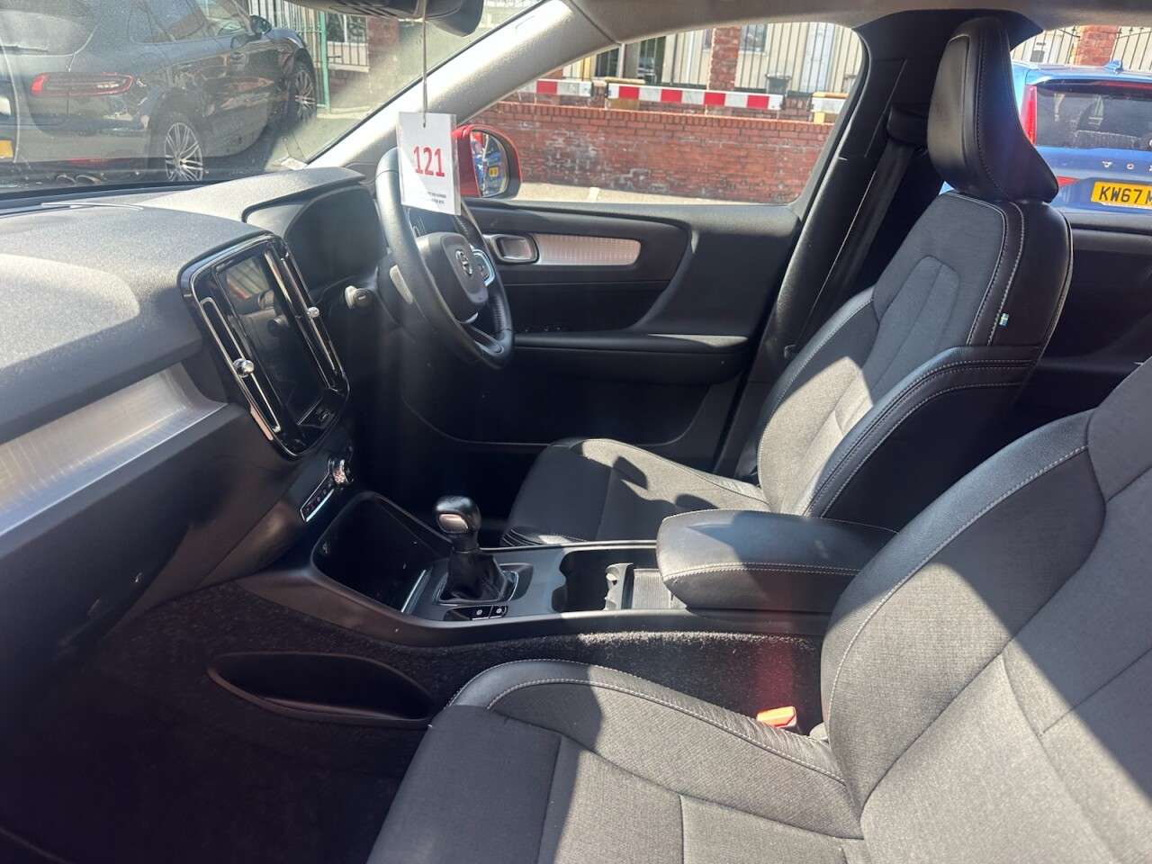 2019 VOLVO XC40 2019 VOLVO XC40