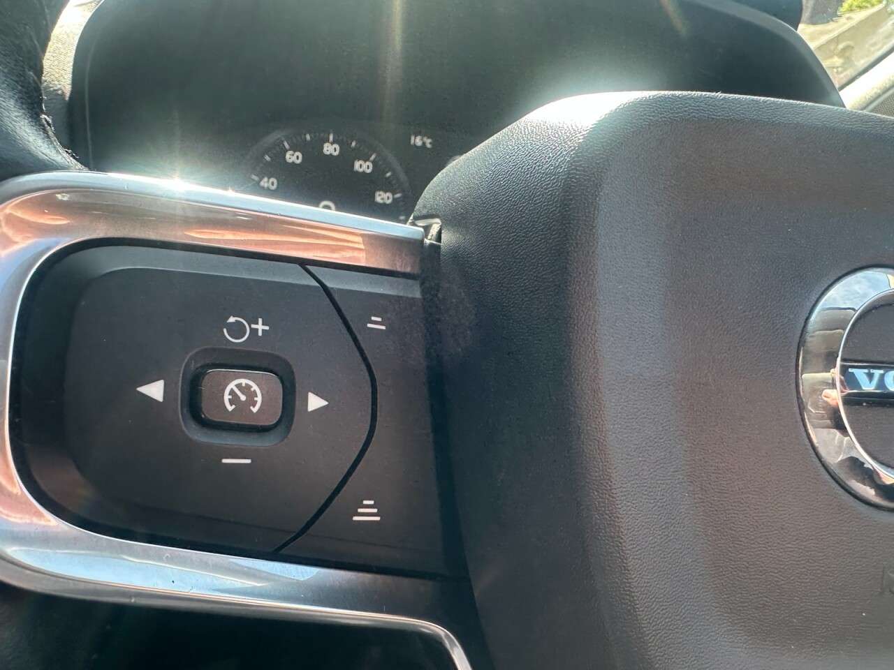 2019 VOLVO XC40 2019 VOLVO XC40