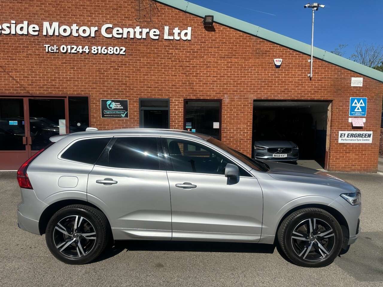 A 2018 VOLVO XC60 2.0 D5 PowerPulse R-Design SUV 5dr Diesel Auto AWD Euro 6 (s/s) (235 ps) Re A 2018 VOLVO XC60 2.0 D5 PowerPulse R-Design SUV 5dr Diesel Auto AWD Euro 6 (s/s) (235 ps) Re