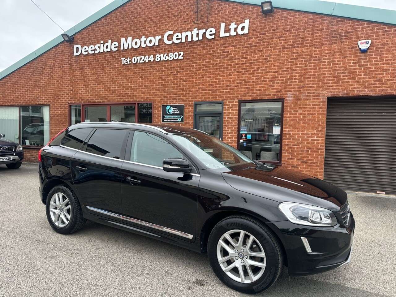 A 2016 VOLVO XC60 2.4 D5 SE Lux Nav SUV 5dr Diesel Auto AWD Euro 6 (s/s) (220 ps) A 2016 VOLVO XC60 2.4 D5 SE Lux Nav SUV 5dr Diesel Auto AWD Euro 6 (s/s) (220 ps)