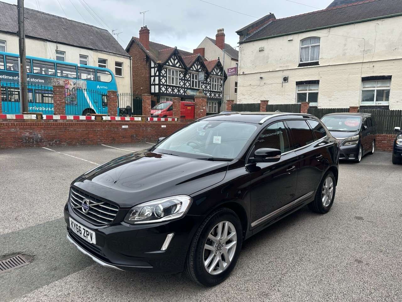 A 2016 VOLVO XC60 2.4 D5 SE Lux Nav SUV 5dr Diesel Auto AWD Euro 6 (s/s) (220 ps) A 2016 VOLVO XC60 2.4 D5 SE Lux Nav SUV 5dr Diesel Auto AWD Euro 6 (s/s) (220 ps)