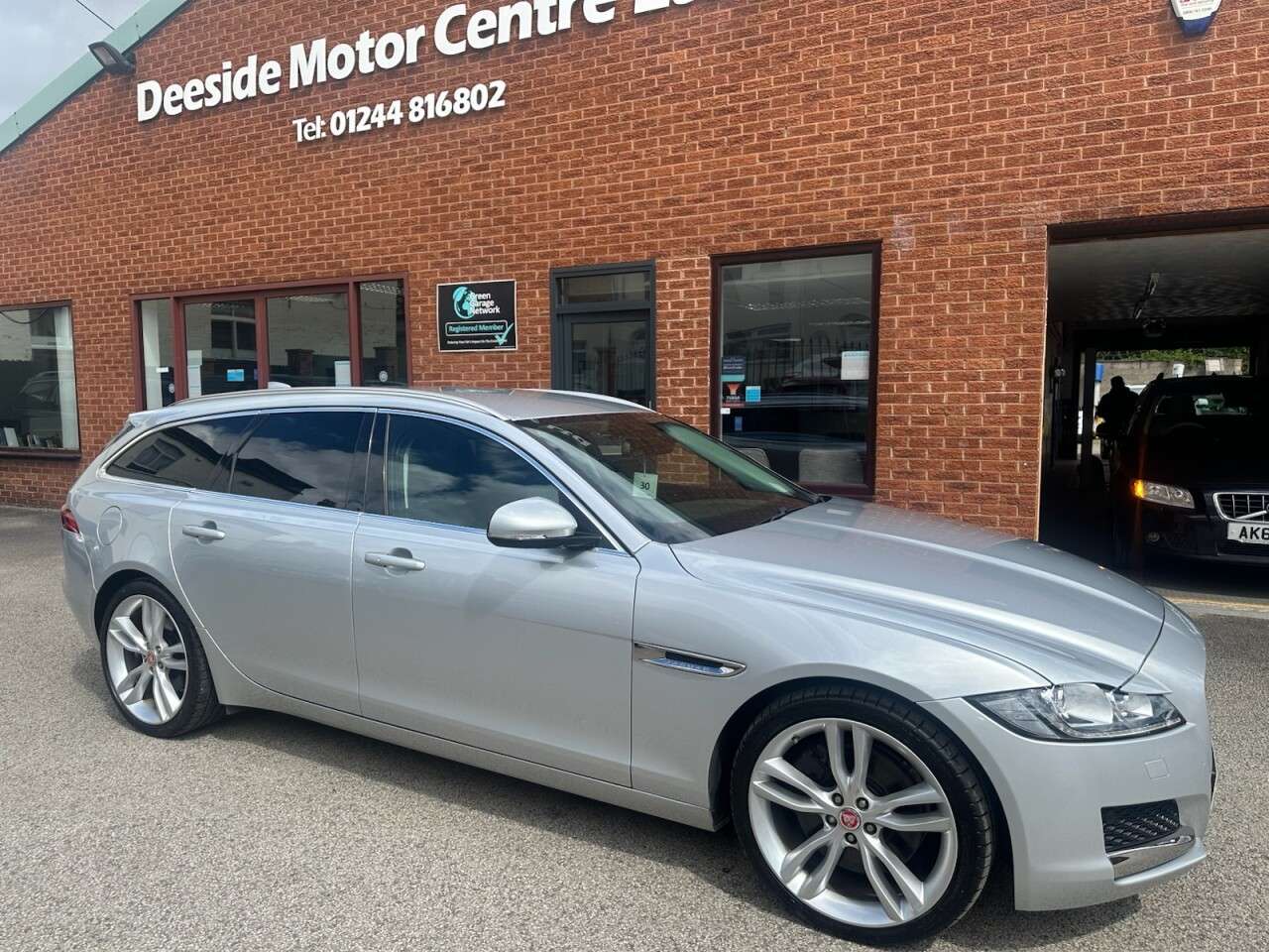 A 2018 JAGUAR XF D V6 PORTFOLIO A 2018 JAGUAR XF D V6 PORTFOLIO