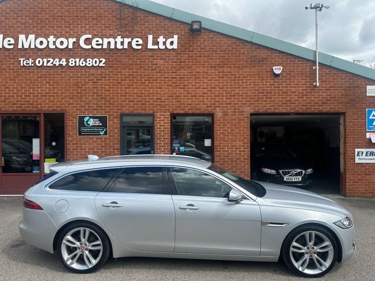 A 2018 JAGUAR XF D V6 PORTFOLIO A 2018 JAGUAR XF D V6 PORTFOLIO