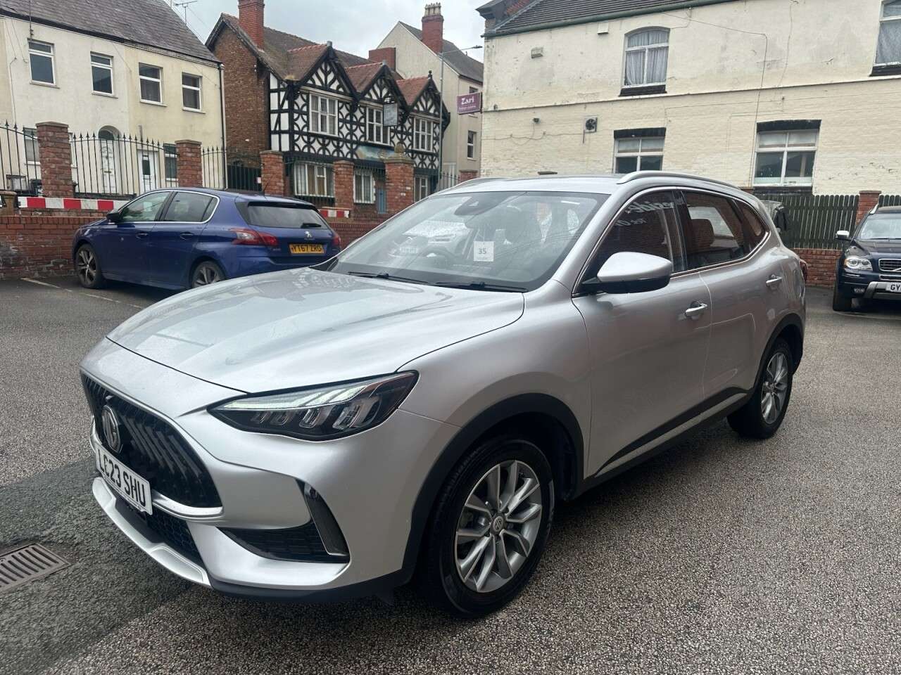 A 2023 MG MG HS 1.5 T-GDI SE SUV 5dr Petrol Manual Euro 6 (s/s) (162 ps) Rear view camera p A 2023 MG MG HS 1.5 T-GDI SE SUV 5dr Petrol Manual Euro 6 (s/s) (162 ps) Rear view camera p