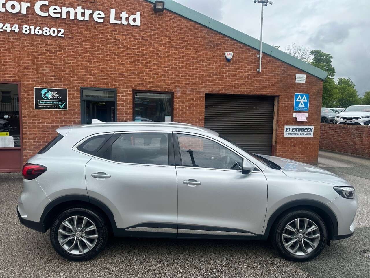 A 2023 MG MG HS 1.5 T-GDI SE SUV 5dr Petrol Manual Euro 6 (s/s) (162 ps) Rear view camera p A 2023 MG MG HS 1.5 T-GDI SE SUV 5dr Petrol Manual Euro 6 (s/s) (162 ps) Rear view camera p