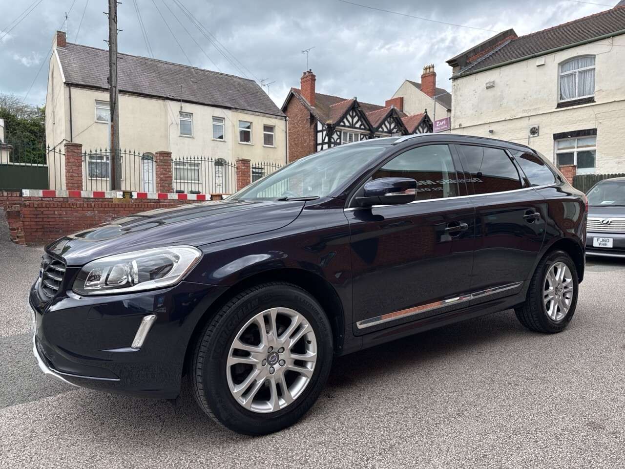 A 2015 VOLVO XC60 2.4 D5 SE Lux Nav SUV 5dr Diesel Auto AWD Euro 6 (s/s) (220 ps) A 2015 VOLVO XC60 2.4 D5 SE Lux Nav SUV 5dr Diesel Auto AWD Euro 6 (s/s) (220 ps)