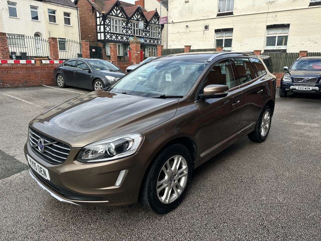 A 2015 VOLVO XC60 2.4 D4 SE Lux Nav SUV 5dr Diesel Geartronic AWD Euro 5 (181 ps) A 2015 VOLVO XC60 2.4 D4 SE Lux Nav SUV 5dr Diesel Geartronic AWD Euro 5 (181 ps)