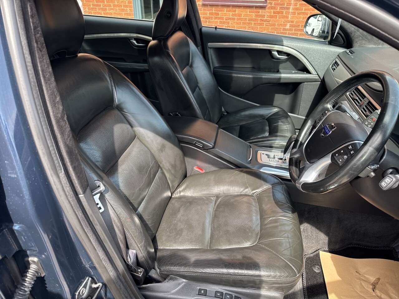 2010 VOLVO V70 2010 VOLVO V70