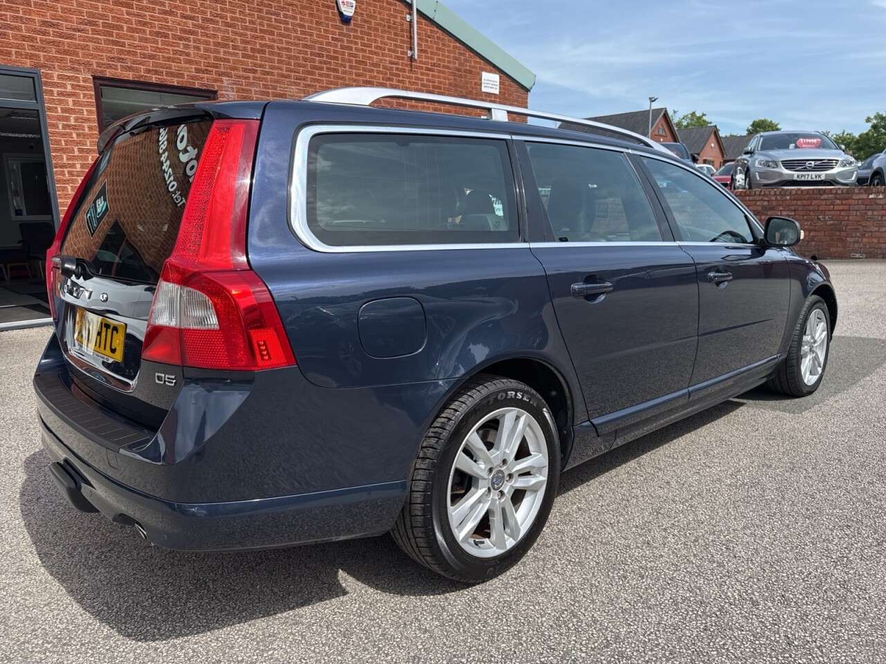 2010 VOLVO V70 2010 VOLVO V70