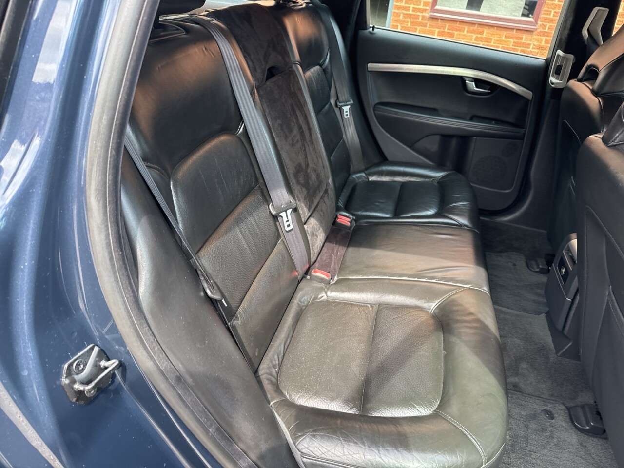 2010 VOLVO V70 2010 VOLVO V70