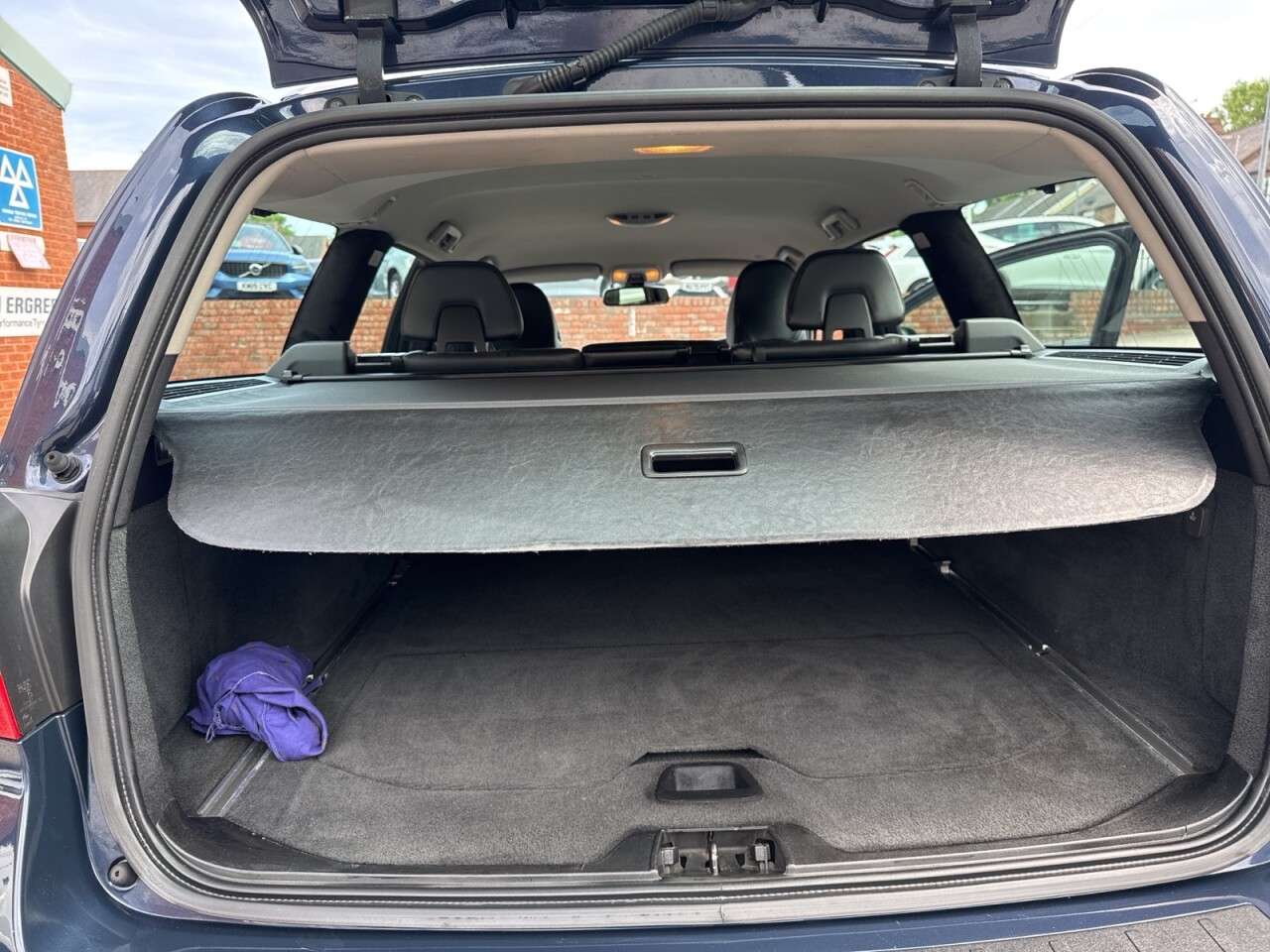 2010 VOLVO V70 2010 VOLVO V70