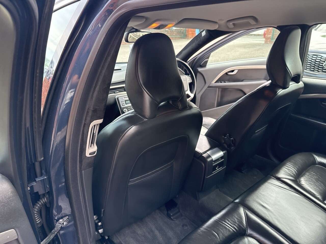 2010 VOLVO V70 2010 VOLVO V70