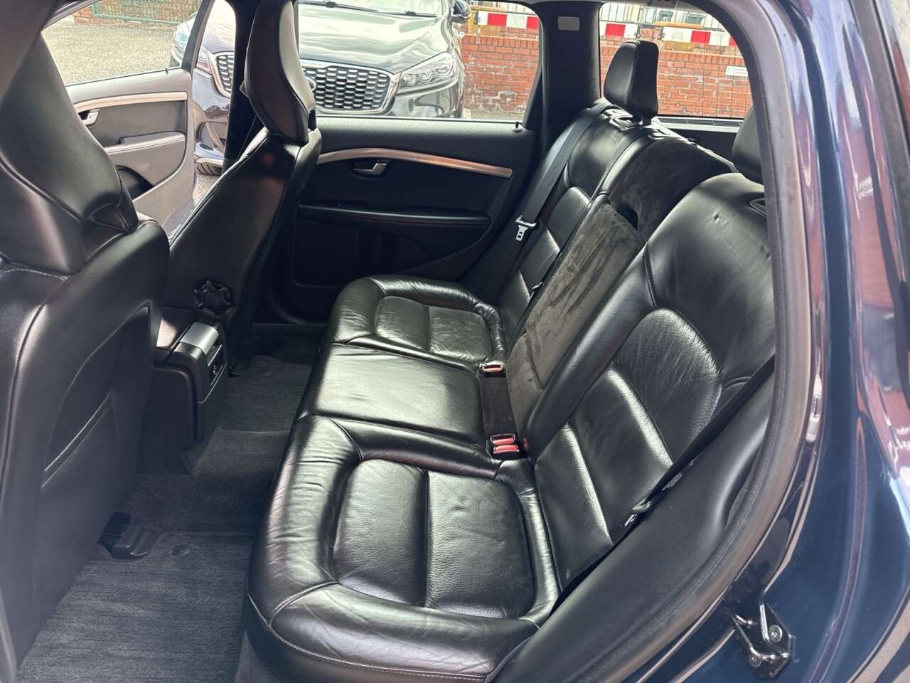 2010 VOLVO V70 2010 VOLVO V70