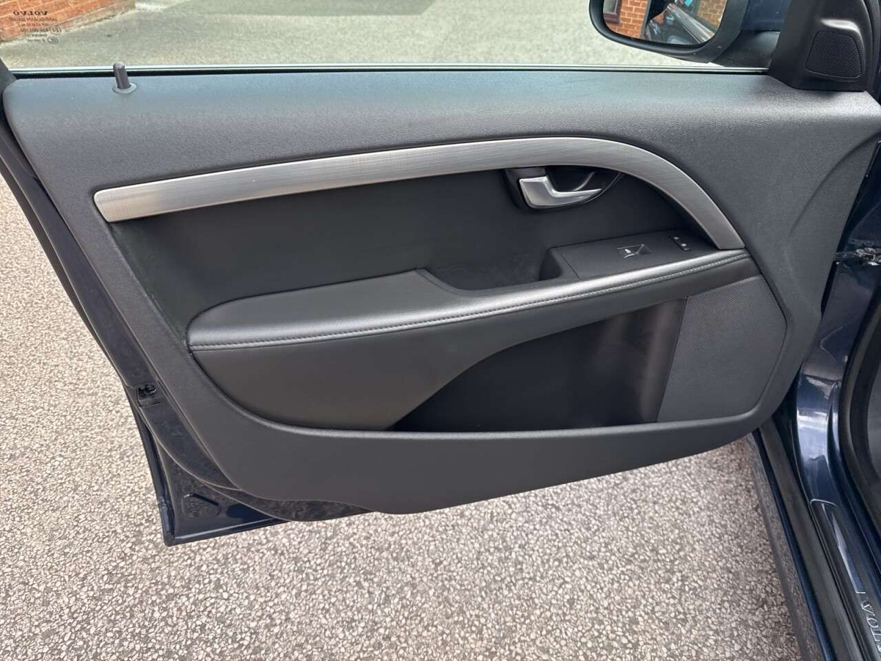 2010 VOLVO V70 2010 VOLVO V70