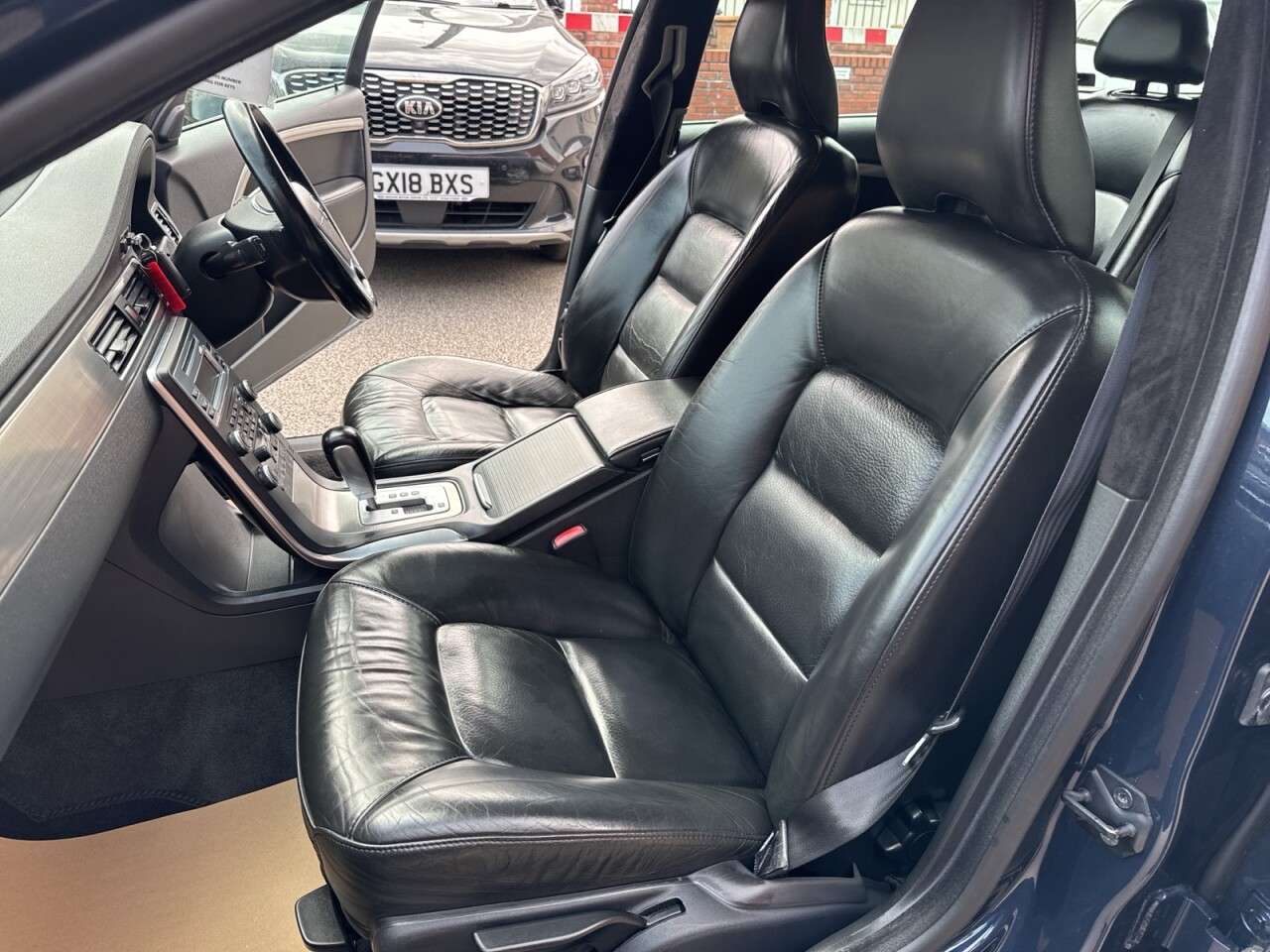 2010 VOLVO V70 2010 VOLVO V70