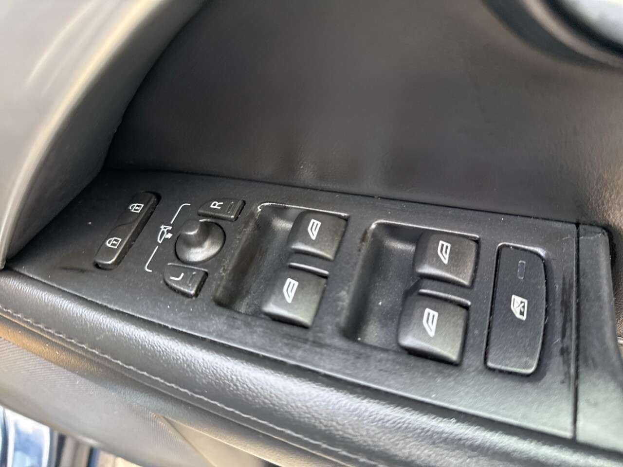 2010 VOLVO V70 2010 VOLVO V70
