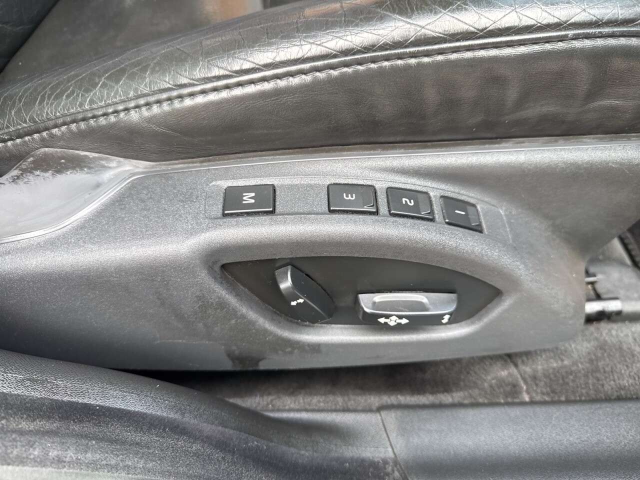 2010 VOLVO V70 2010 VOLVO V70