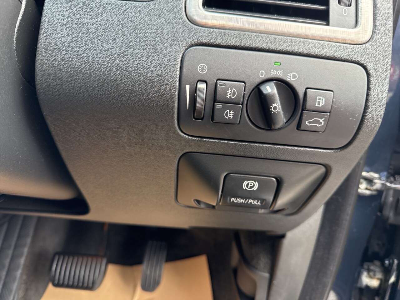 2010 VOLVO V70 2010 VOLVO V70