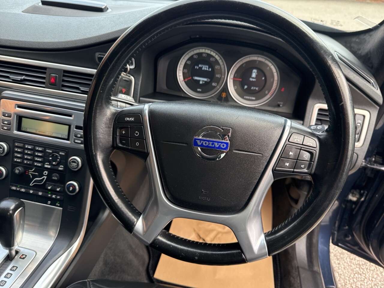 2010 VOLVO V70 2010 VOLVO V70