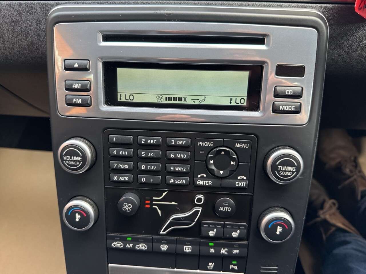2010 VOLVO V70 2010 VOLVO V70