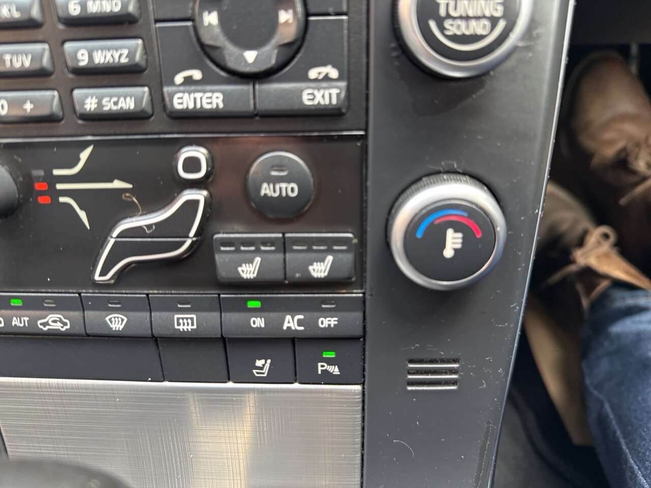 2010 VOLVO V70 2010 VOLVO V70